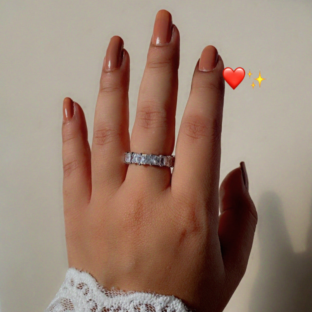 Crystal Wink Band Ring
