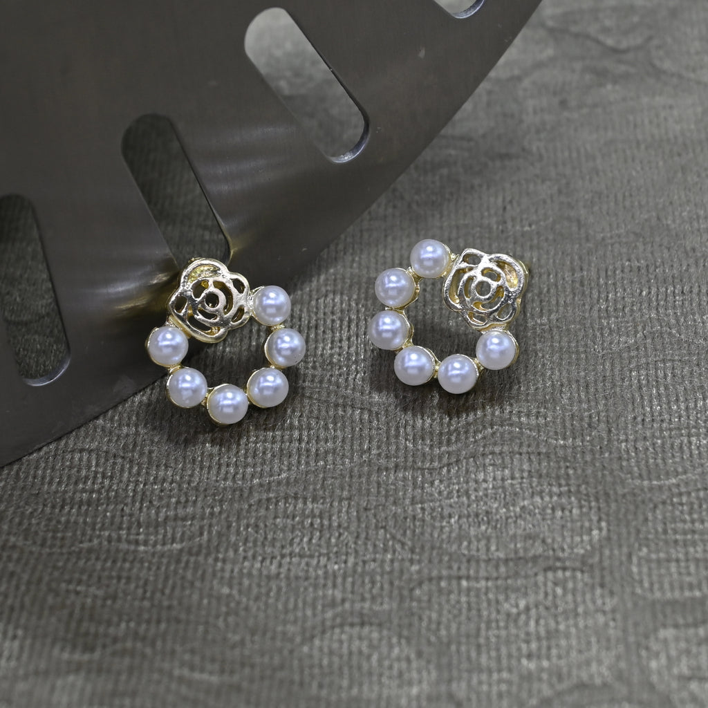 Daisy Kiss Stud Earrings