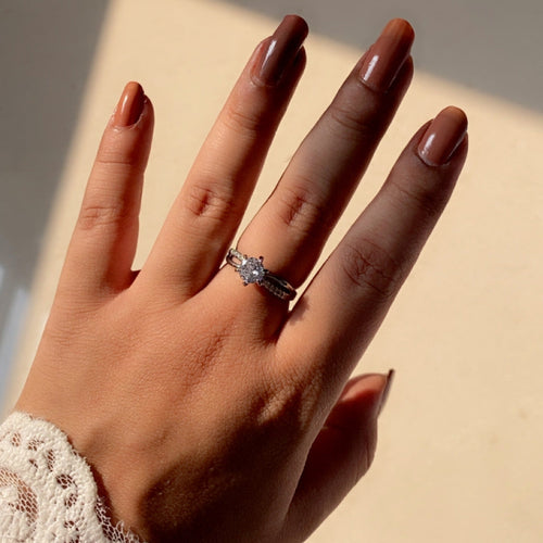 Angel Kiss Ring