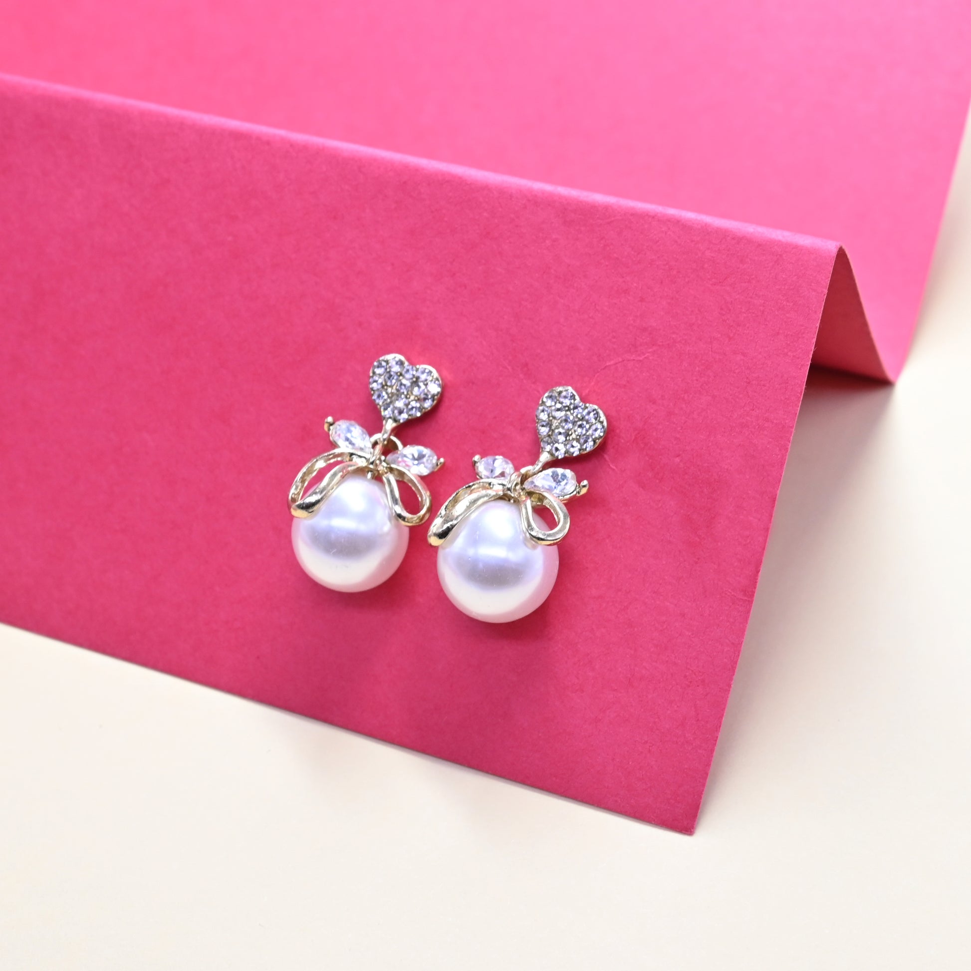 Tender Pearl Stud Earrings