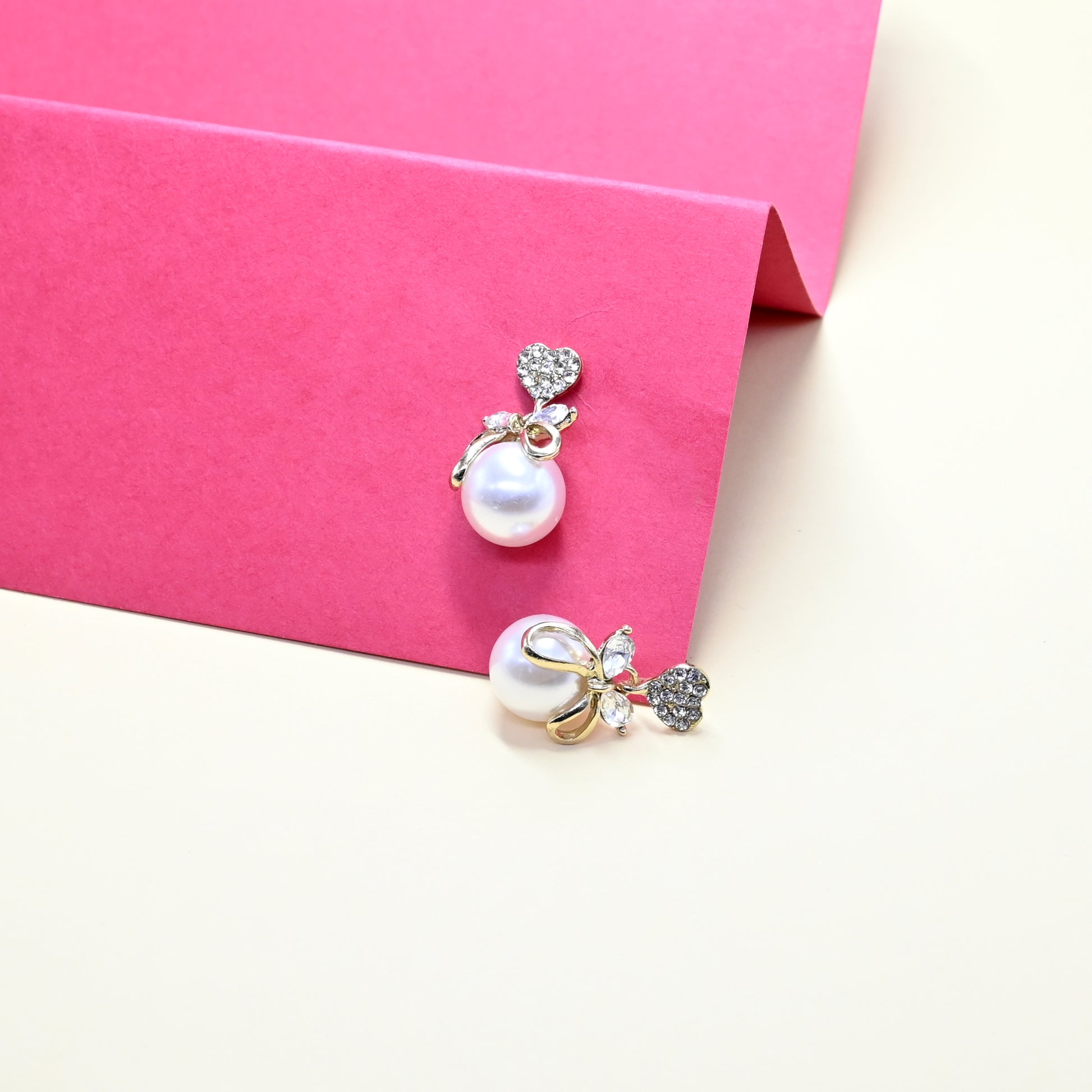 Tender Pearl Stud Earrings